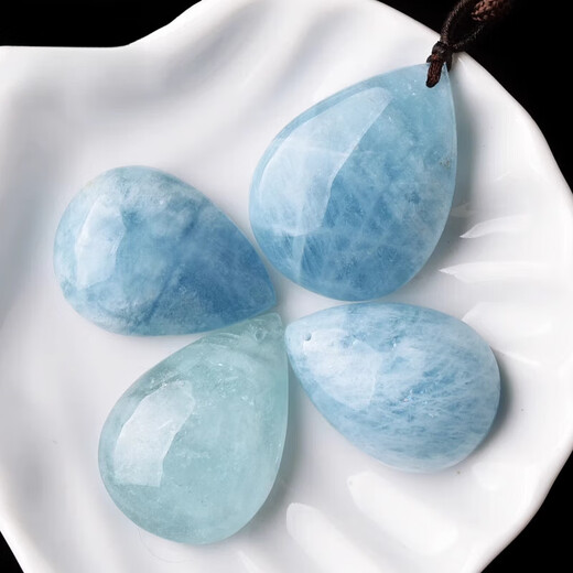 DL 1998 Pangdonglai Quality Aquamarine Raw Pendant One Plot Ice Pendants en forme de glace Collier et femmes G5010