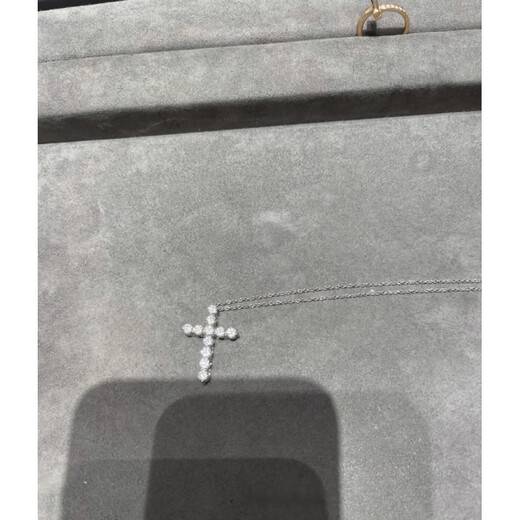 Fat Donglai's same moissanite 18/k gold necklace 18/K gold cross necklace Women's light luxury yellow l gold and silver diamond Full diamond cross necklace 18/Kl gold