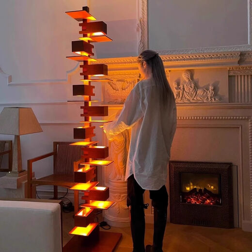 Zhongshuai Lampadaire de villa à eau qui coule Designer Salon simple Imitation grain de bois Lumière et ombre Art Ornements Lampe décorative Lampe de table à eau qui coule Noir