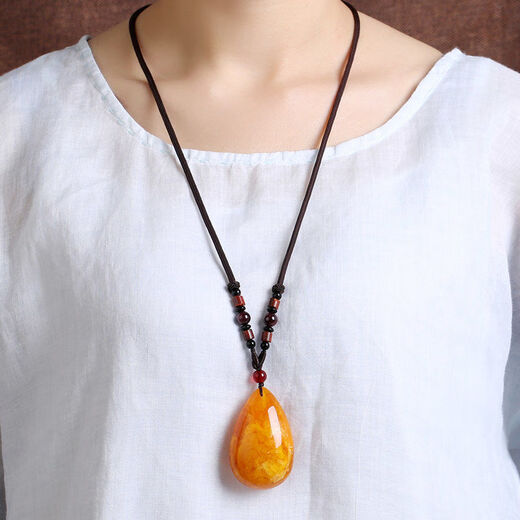 Fat Donglai same style beeswax Wushi brand amber old beeswax pendant women's sweater chain long autumn and winter water drop necklace old wax square card + lanyard