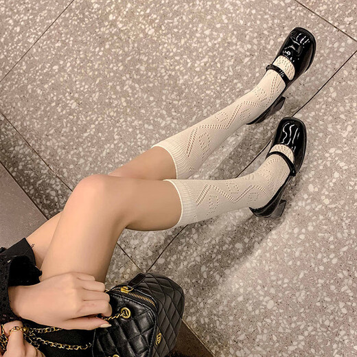 Jin [Jin est égal à 0,5 kg] Mu French High Talons Small Xiangfeng Bouche peu profonde Chaussures célibataires pour femmes 2025 printemps et été nouveau talon épais polyvalent Mary Zhen Small Leather Shoes Black [6,5 cm] 37