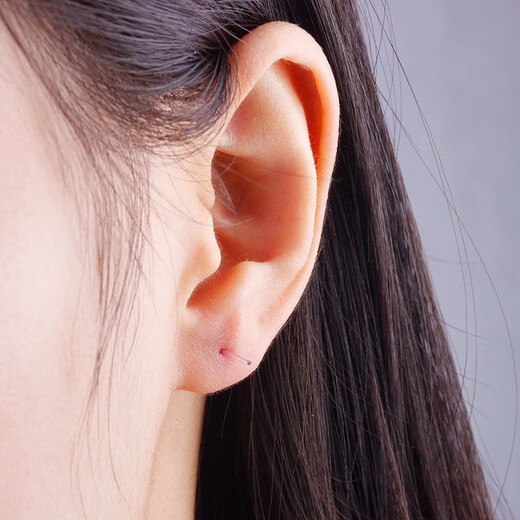 Beautiful ear sticks with ear plugging resin earrings, suitable for women with pierced ears, transparent invisible anti-blocking needles for students, no need to remove them when sleeping, six-compartment set of ear sticks