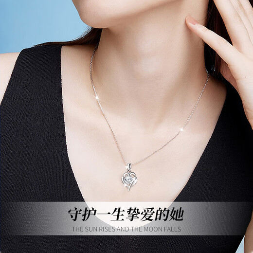 Lao Fengxiang Love Platinum Necklace for Women Platinum Pendant Clavicle Chain Valentine's Day Gift for Girlfriend and Wife Anniversary Romantic Platinum Wholehearted Pendant + Platinum Chain
