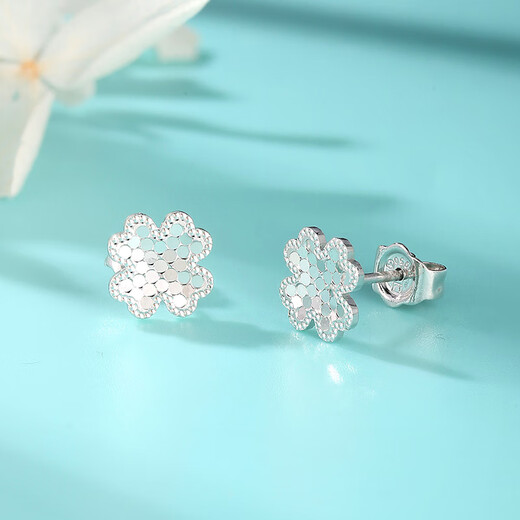 Yuan Shengfu's new PT950 fashionable four-leaf clover platinum earrings, genuine fashionable and versatile platinum earrings, 2.36g