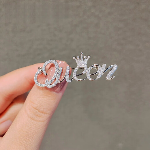 QUAMER gold store style letter brooch queen temperament suit corsage zirconia cardigan pin anti-LY728 brooch - letter queen silver