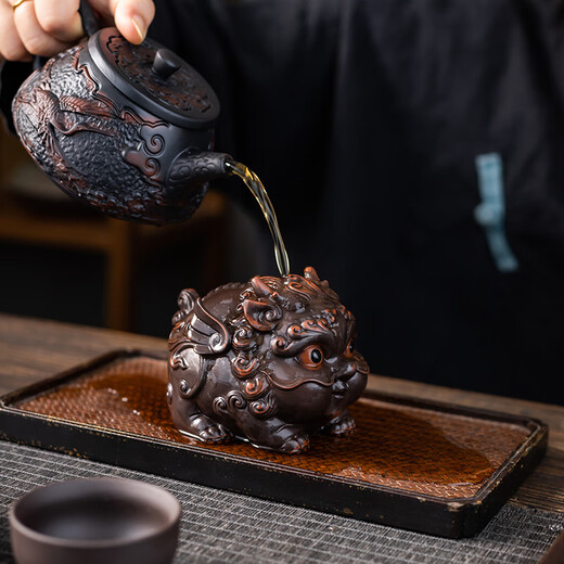 High-end purple pottery tea pet boutique Pixiu golden toad can raise fortune toad tea play tea table decoration purple sand tea pet ornaments Purple pottery lucky Pixiu pair