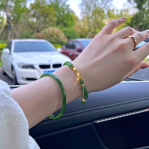 Only two pairs of natural Russian jasper bracelets, ice-transparent spinach green and field jade bracelets, jingle-shaped bamboo bracelets, niche temperament, bamboo bracelets