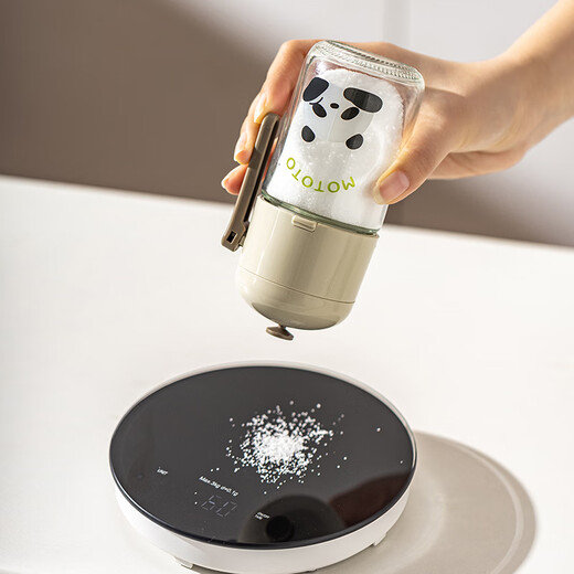 Modern housewife mototo panda quantitative salt shaker seasoning bottle kitchen seasoning box controlled salt bottle household seasoning jar 180ml