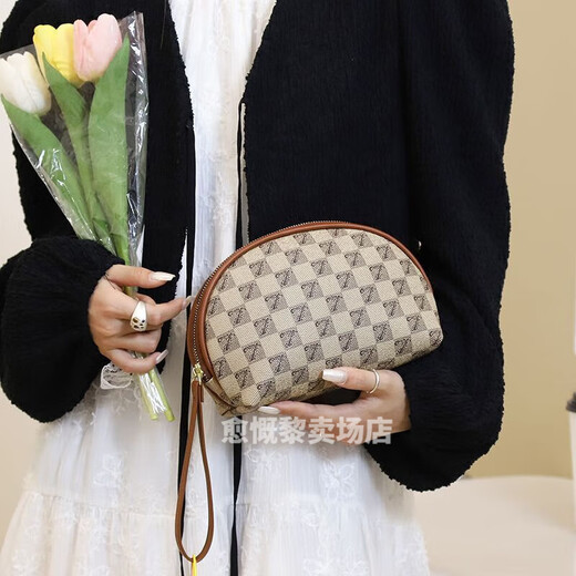 馍彭女士钱包2024新款高档女士小钱包手拿包包女2022新款潮流时尚小众 白色字母