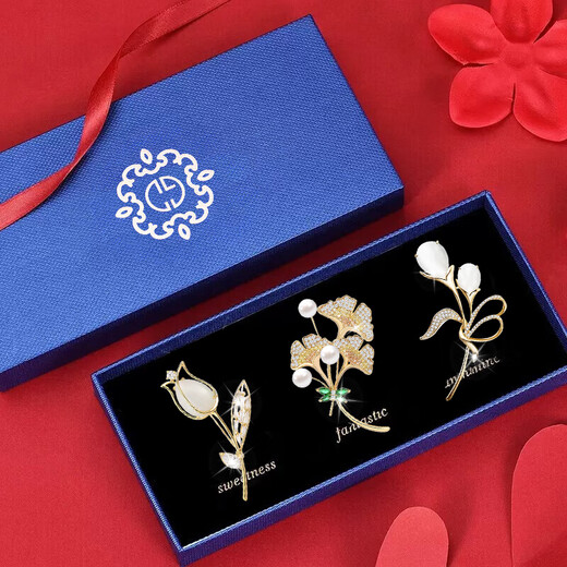Gunai brooch, high-end women's exquisite niche corsage gift box, light luxury and elegant pin, silk scarf button, birthday gift for women, practical Sansheng apricot brooch three-piece set