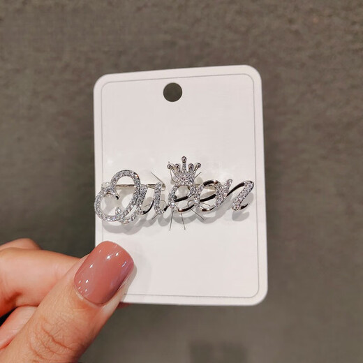 QUAMER gold store style letter brooch queen temperament suit corsage zirconia cardigan pin anti-LY728 brooch - letter queen silver