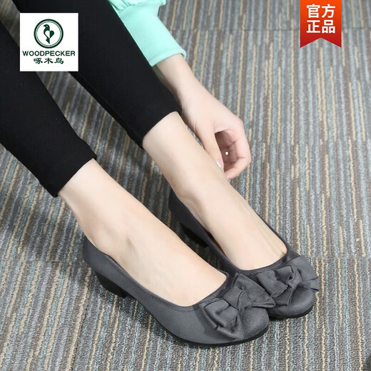 Woodpecker Old Beijing cloth shoes for women's soft sole middle-aged heel breathable mother's shoes flat sole comfortable work shoes black 37