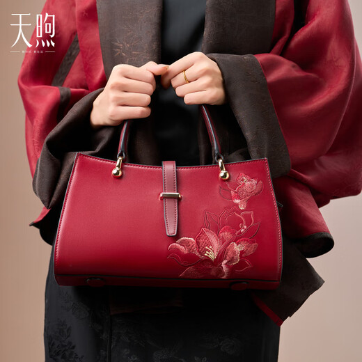 PmSix Women's Bag Mom New Year's Gift for Mother Practical Red Embroidered Handheld Wedding Bag Middle-aged Single Shoulder Crossbody Bag