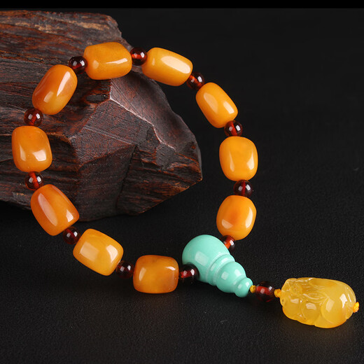 Minol boutique chicken fat yellow beeswax full wax DIY bracelet. With beeswax Pixiu weighs 13.45 grams