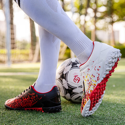 
Chen He (CHENHE) Ronaldo Short Spike Assassin Falcon Football Shoes for Men and Women AG Long Spike TF Broken Spike Primary School Boys Children Mandarin Duck Shoes 6199 White Orchid Broken Spikes 35 with Football Socks + Leggings Board