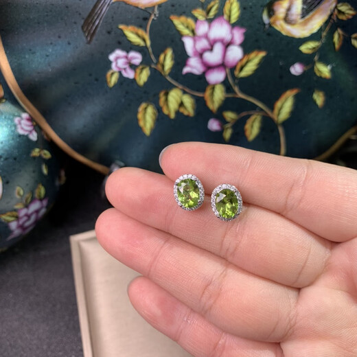 Fat Donglai's same style peridot earrings new style 925 silver plated platinum inlaid simple 6*8Mm