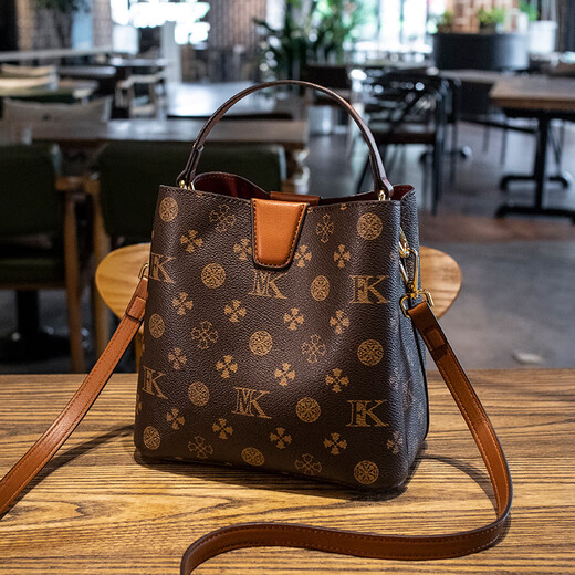 Ji Shizhe Light Luxury Brand-Tasche Frauenbeutel Frauen One-Shoulder Crossbody Eimer Bag Geschenk zum Geburtstag der Frau Chinesische Valentinstag Geschenk Extravagantes Buchstaben Kaffee (groß)