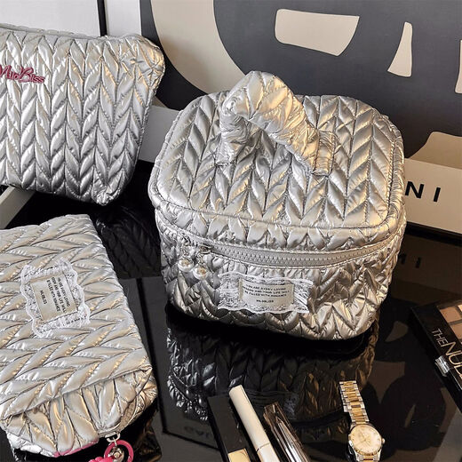 Yusenyi Cosmetic Bag Women's High-End Ins Style Cosmetic Storage Bag Large Capacity Portable Travel Toilet Bag Bright Silver Hand-Hex-Hexagonal Bag Wrinkle Fashionable