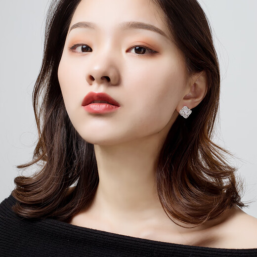 Qlady four-leaf clover silver earrings, feminine and high-end, 2024 new style 925 silver needle earrings, light luxury earrings, birthday gift