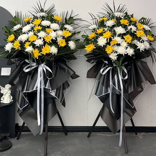 Leaf flowers Qingming Festival yellow and white chrysanthemum bouquet portable flower basket for sweeping tombs and paying homage to ancestors flowers express Beijing city delivery memorial yellow and white chrysanthemum basket single