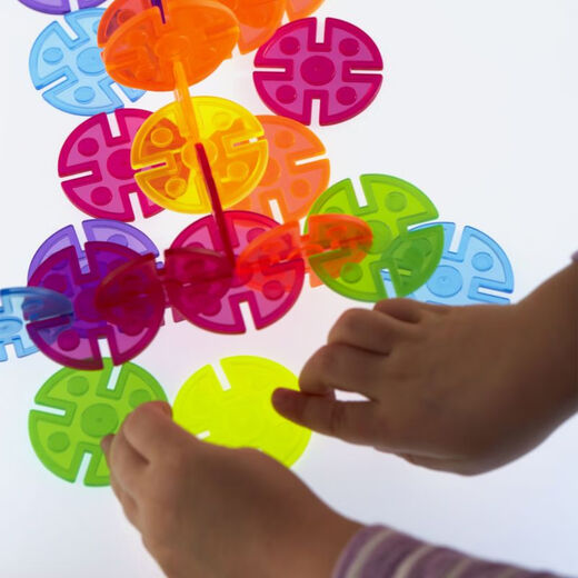 
guidecraft children's desktop LED activity tablet is suitable for 2-year-old children to explore light and color light and shadow games. LED activity tablet (G16836INT)