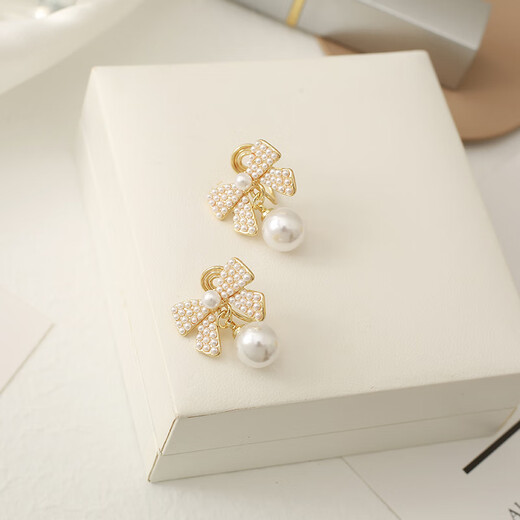 Bai Qixin women's pearl bow earrings without pierced ears niche high-end elegant light luxury earrings new birthday gift bow pearl earrings