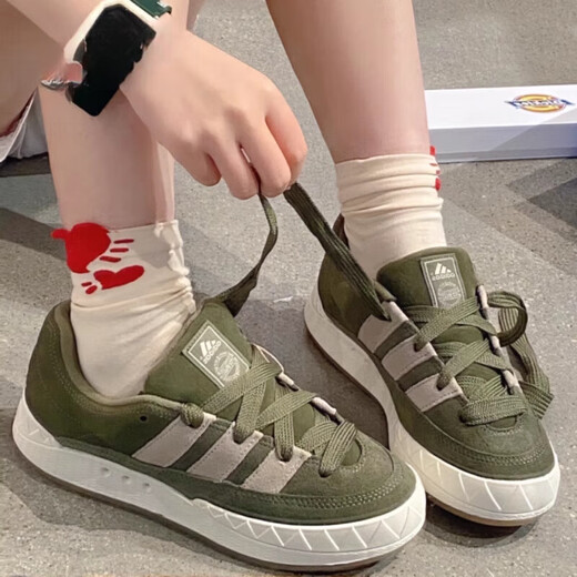 Adidas (adidas) Chaussures de trèfle Chaussures pour hommes chaussures de femme Summer Nouvelles baskets basses légères chaussures décontractées respirantes IE9863 IE9864 OLIVE GREEN / GREY 36