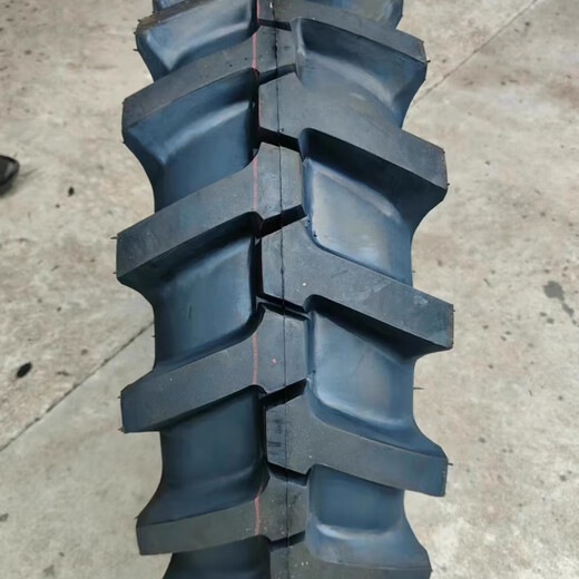 Daqingwang Tracteur 8.00-12