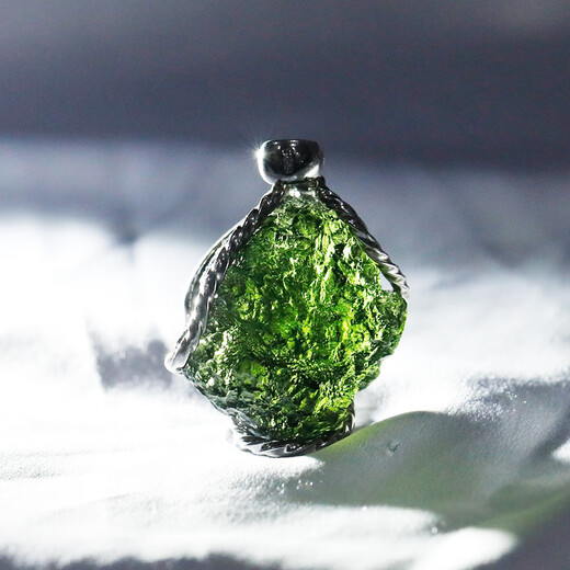 Everlasting Leaf New Crystal Gemstone Other New Czech Meteorite Pendant Natural Glass Green Men's and Women's Pendant Czech Meteorite TF526