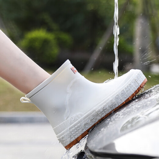 Fujian Mode japanische Regenstiefel für Frauen, die kurze Röhrenregenstiefel für die Arbeit im Freien wasserdichte und rutschfeste Schuhe Gummischuhe flach gesaliertes Pull-Toe-Schuhe Größe 38 [mit Innensohle, Markierung] Weiß tragen