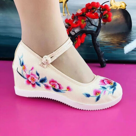 Sakura makeup old Beijing cloth shoes embroidered shoes square dance shoes inner height increasing women's shoes breathable mom shoes summer Hanfu high heels off-white 35