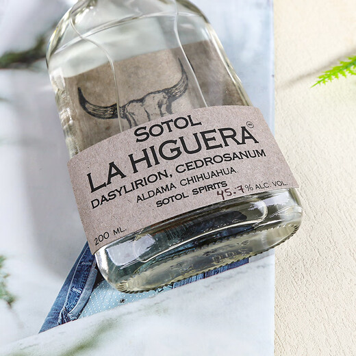 La higuera [botella original importada] cabeza de oveja mexicana cabeza tigre tigre oxto sotol tequila 200ml 1 botella