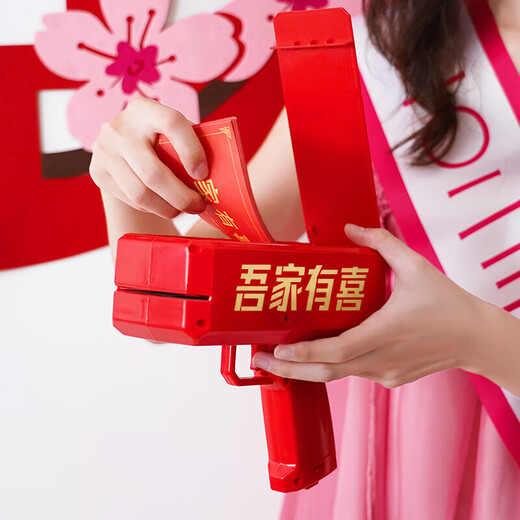 Le jeu de mariage d'Aoyan Lai, les farces, bloquant la porte et le marié prenant des photos et prenant des mariées en train de faire des farces de purge. Ma famille a un pistolet qui se transforme de l'argent (100 feuilles)