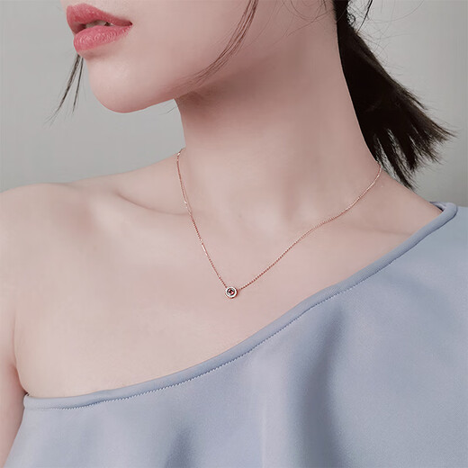 Chiba Jewelry 9K gold garnet and diamond pendant has a light luxury niche design as a gift for your girlfriend. 9K gold garnet and diamond pendant. Approximately 0.48g/subject to actual situation.