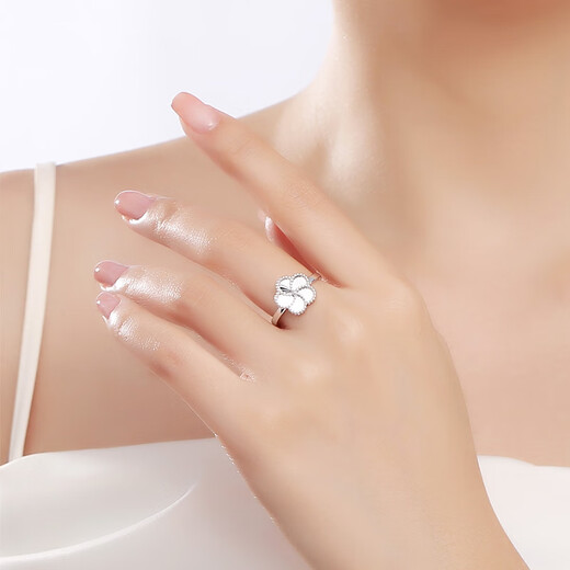 Yuan Shengfu's new PT950 fashionable flower imitation diamond platinum ring, versatile platinum ring for women, 4.19 grams