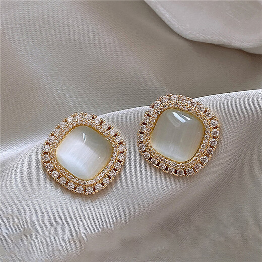 S925 Silver Needle Rhinestone Cat's Eye Retro Small Stud Earrings 2023 New Feminine Earrings Main Image