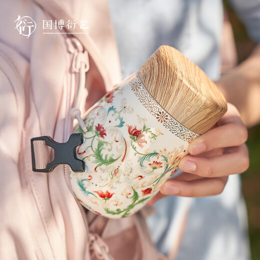 The National Museum of China's Jixiang Furui Ceramics Double-layered Tumbler is a good-looking, portable and multi-purpose museum cultural and creative gift for a friend's birthday. Jixiang Furui Ceramics Double-layered Tumbler 1 piece