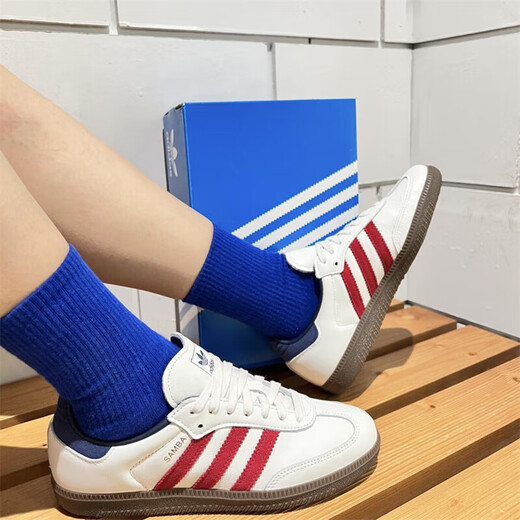 Adidas (adidas) Clover Chaussures pour hommes Chaussures pour femmes 2025 Summer New Sports Chaussures Samba Low Top Chaussures de planche légère Chaussures décontractées IH4881 Blanc et rouge 36
