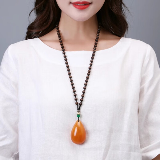 Goldsmith Lee amber old beeswax pendant for women high-end long sweater chain pendant chicken fat yellow water drop necklace birthday gift old honey water drop chicken wing wood chain