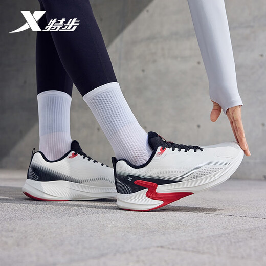 Xtep Men's Sports Cotton Shoes Running Shoes Winter Warm Cotton Anti-Slip Commuting Sports Shoes for Men Sail White/Black 43