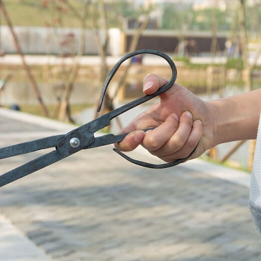 Vinoa old-fashioned forged fire tongs garbage clip extended sanitation worker flat mouth clip household thickened fire iron tongs briquette clip iron handle thickened 70 cm