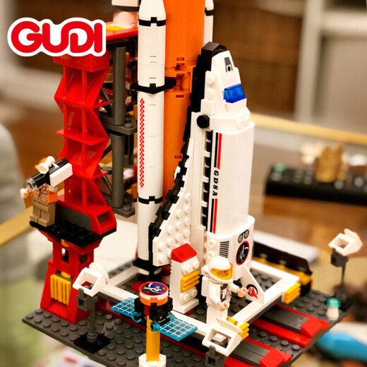 GUDI Space Rocket Bloques Building Bloods Fighter Station Space Station Modelo de juguetes para niños Toys de cumpleaños Regalos de regalo Space Transhuttle Centro de lanzamiento [679 partículas]