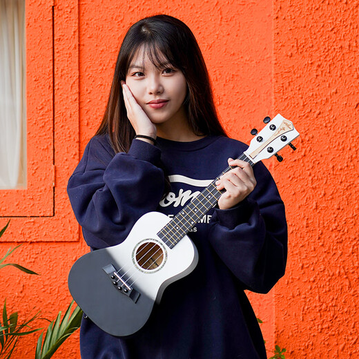 Gitarrist Ukulele Girls Style Anfänger Einstiegsfurnier-Kinder kleiner Gitarre hochwertig 23-Zoll-Uklili 23-Zoll-Schwarz und Weiß + Accessoires + Klaviertasche