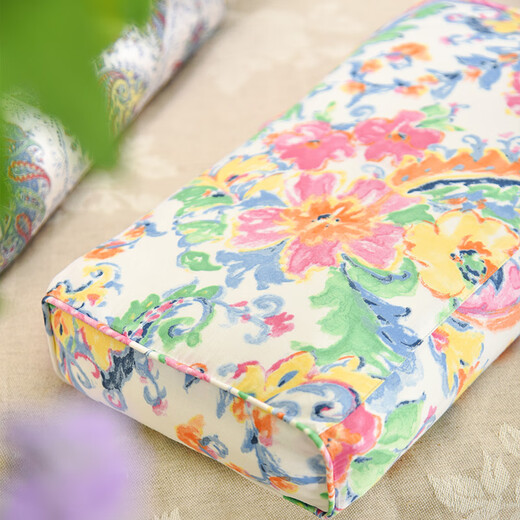 Yangchun Town (April Town) Yangchun Town cervical buckwheat pillow neck protection pillow can be detached and washed cotton buckwheat pillow freehand flower H683 38186cm