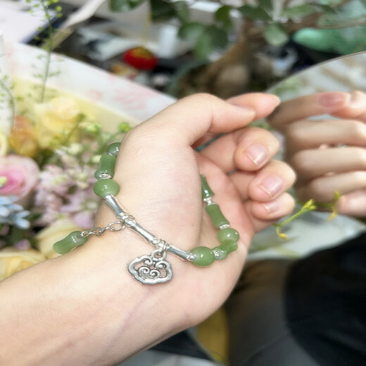 
The 6-piece set of Chinese style Xiangyun Bamboo Chain for female internet celebrity niche simple and beautiful girlfriends new Chinese bracelet M673 [Let’s listen to the wind chime bracelet]