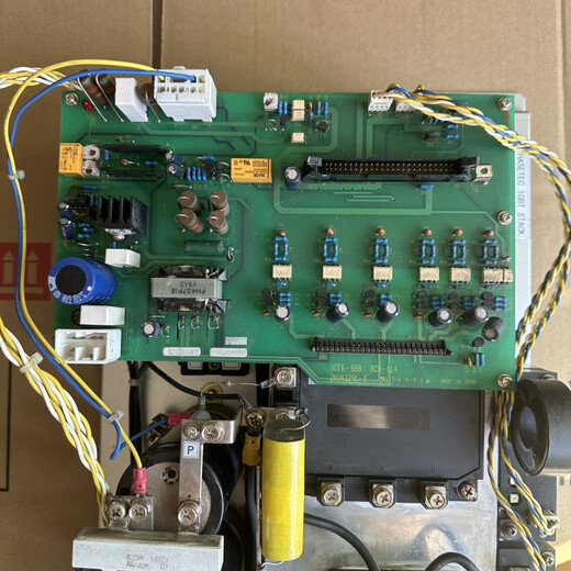 Toshiba Elevator CV300/320/330 Frequenzwandler BCU-NL4W/UCE6-99B3/2N1M3291-A Set von Frequenzwandlern
