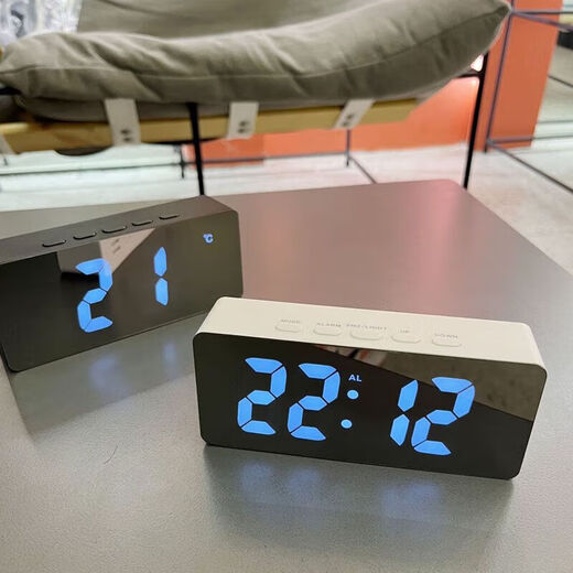 Connect the Yunmao Xiaomi Mi Mijia General Ins Simple LED Luminous Alarm Clock Desktop Mirror Clock Temperature Sleeping Battery 719 Black LED Mirror Clock - Battery + USB Cable