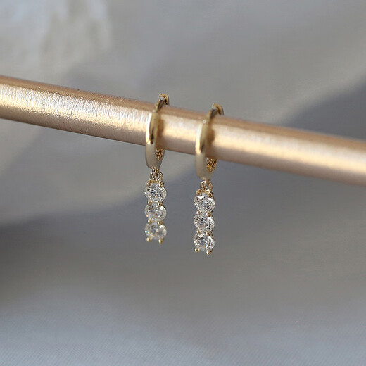 Beiyu white small C Korean imported gold 14K10K gold earrings sparkling with a string of small water drop pendants K gold earrings and earrings. The inner diameter of the earrings is 7.9mm. One pair