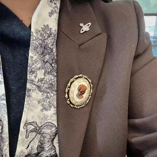 Vivienne Westwood Queen Mother Brooch Women's Authentic Saturn Full Diamond Brooch Suit Accessories Badge Gift for Men and Women Silver - Small Size