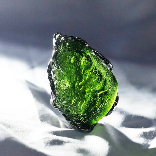 Everlasting Leaf New Crystal Gemstone Other New Czech Meteorite Pendant Natural Glass Green Men's and Women's Pendant Czech Meteorite TF526